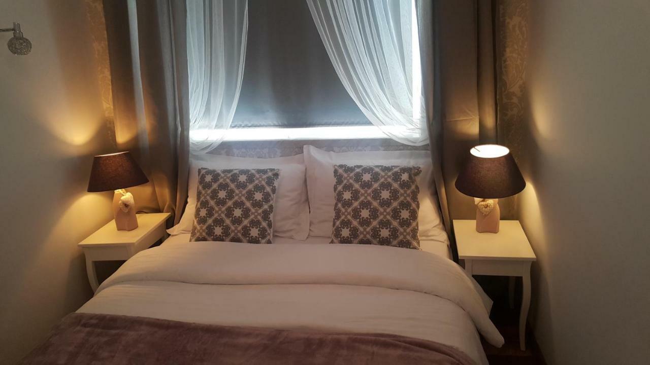 Royals Flower Iii Apartment